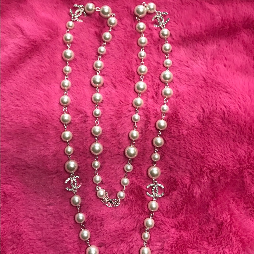 Beautiful black and white pearl fashion jewelry